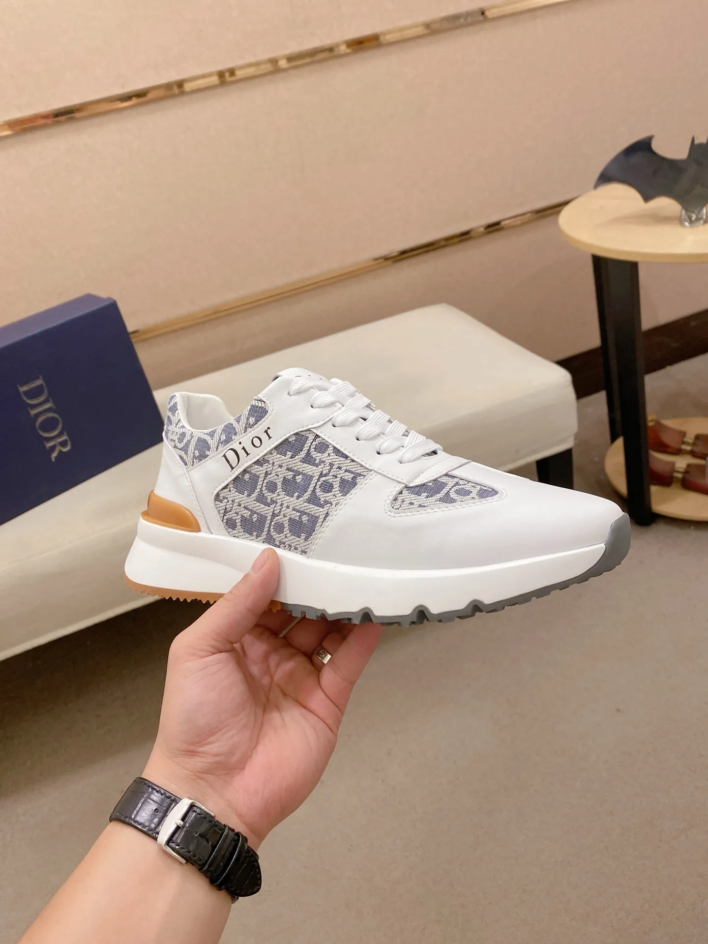 Factory price: 440💰[Dior·Dior] New casual sports style men's shoes, new spring and summer design, perfect workmanship, lace-up lazy style to create wardrobe quality, upper: imported first-layer cowhide, sheepskin lining is soft and comfortable, ultra-light TPU wear-resistant outsole, simple, versatile fashion men's shoes, excellent color code number 38--44. (Can be customized for 45 non-refundable)